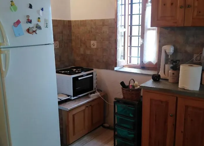 το πέτρινο σπίτι *